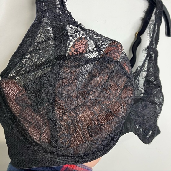 Elegant Black Lace Bra - Picture 3 of 4